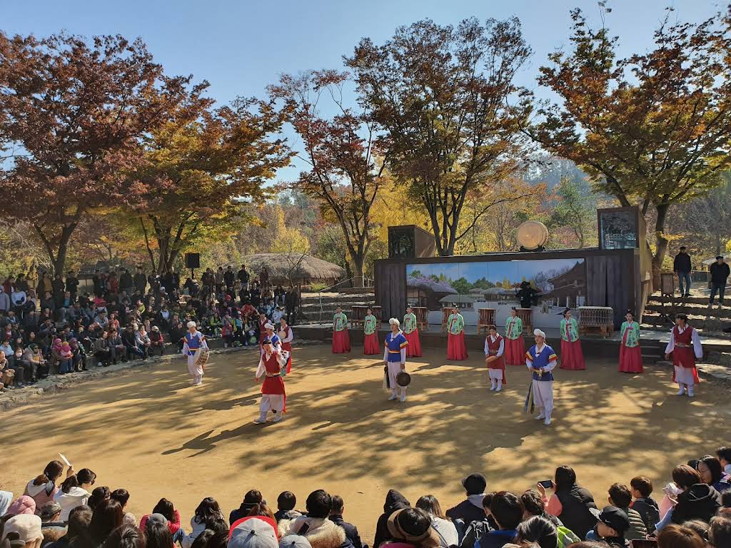 Bus] Korean Folk Village  Bora Harrington (?????.?????)