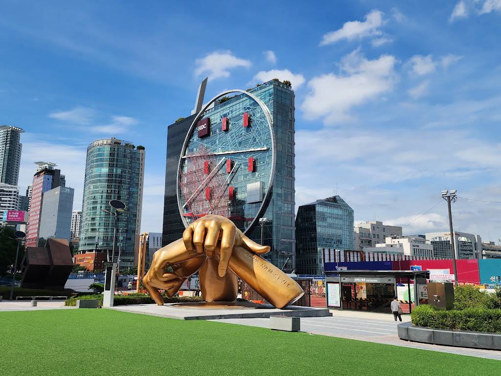 Gangnam Style Sculpture