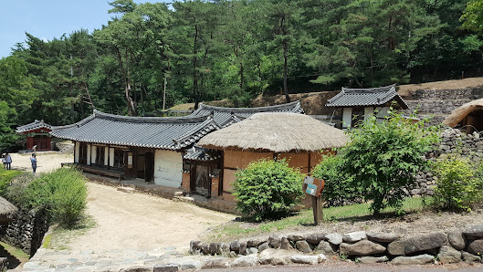 Nakgang Mulgil Park (Secret Garden)